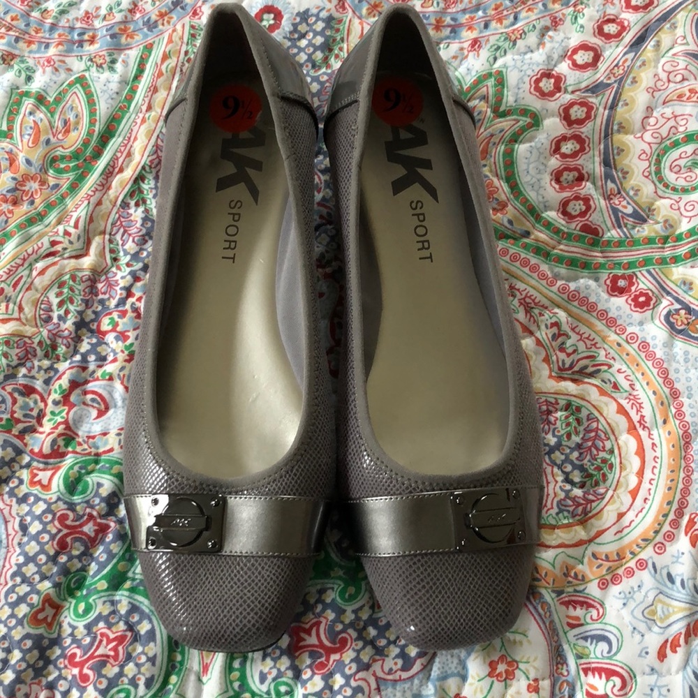 AK Sport flats size 9.5!